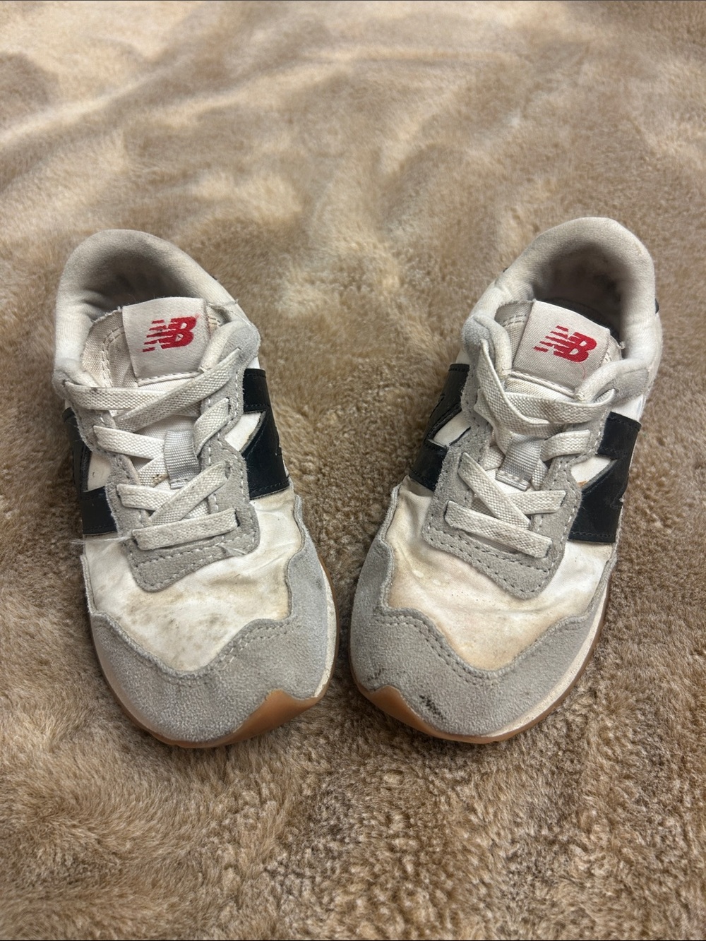 New Balance Kids White, Black & Tan Accent Sneakers 💥